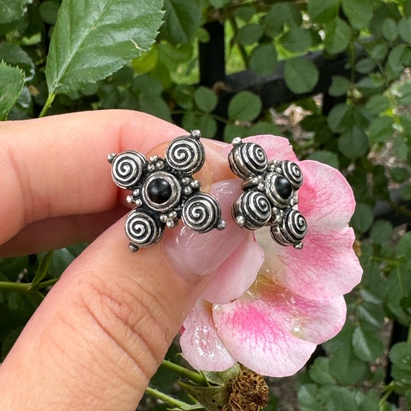 Caroline Ballou 925 Sterling silver and 18K yellow gold posts with onyx earrings - Picture 2 of 14